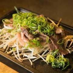 食感が強くて美味しく、一度食べるとやみつきになる『和牛コーネのネギポン酢』