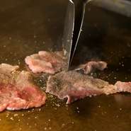 前脚の付け根の部位の珍しい部位で、関東での取り扱いは稀。【弁兵衛】独自のルートで特別に仕入れているそうです。独特の食感で、噛めば噛むほど旨みがあふれ出します。是非一度お試しあれ。