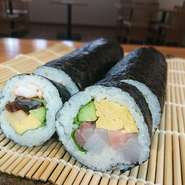 特製太巻き寿司、1200円
海鮮太巻き寿司、1800円