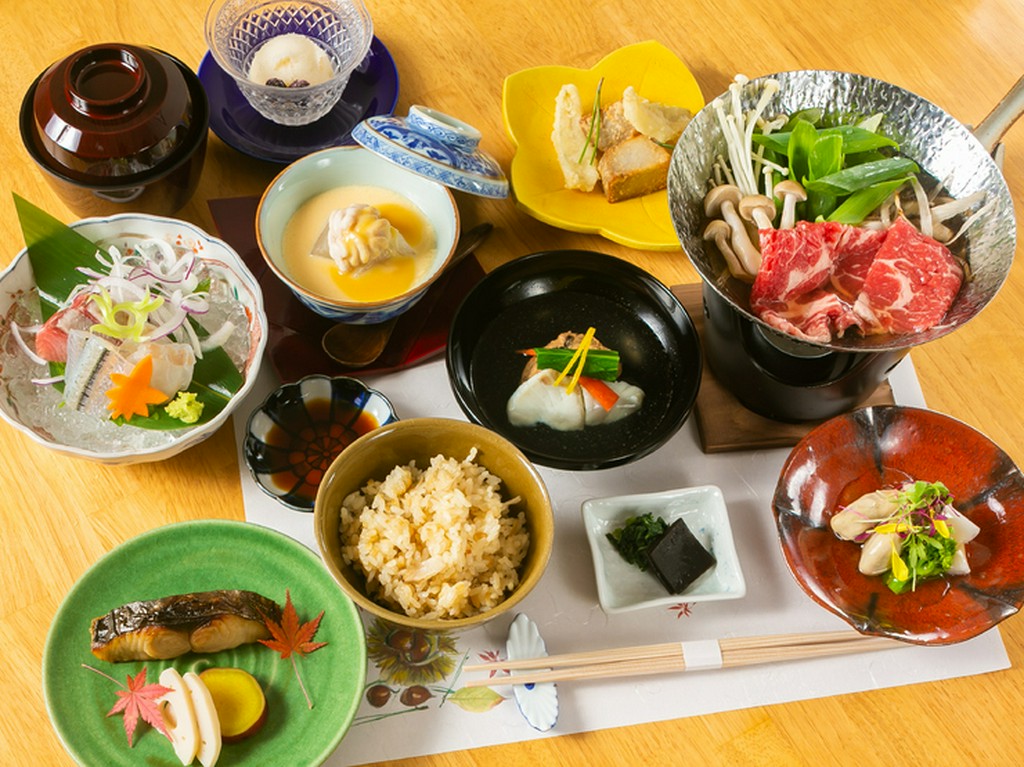 〆の土鍋ご飯は絶品！蓋を開けた瞬間の香りがたまりません。『会席料理』は、お祝い事や会食にオススメ