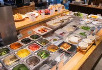 ヘルシーさを求めたい方へ。旬菜の旨みを生かして20種以上の食材を揃えた『サラダ・野菜料理』