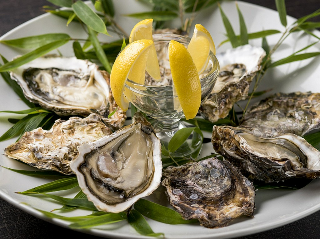 旬の味覚を満喫。地物食材を使った創作料理でゲストを歓迎