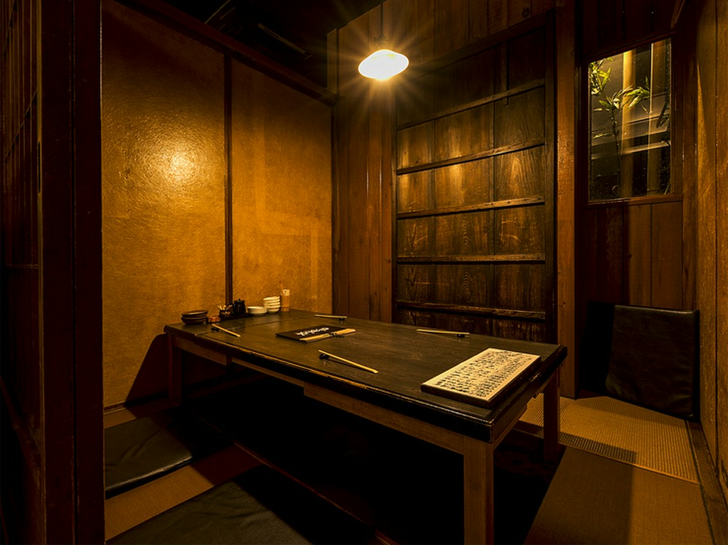 周囲を気にせず楽しめる個室席。接待や会食にいかが