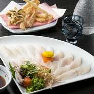 オーダーが入ってから絞める「穴子」は、その新鮮さが魅力。薄く切るには技術を要する逸品です。さっぱりとしながらも脂の乗った、良質な味わいを満喫できます。