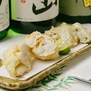 生食もできる岡山県産のカキと、新鮮な北海道産タラの白子を使用。カキは本来の味が引き立つよう、白子は中がトロリと仕上がるよう、火を通しすぎないのが重要なポイントだとか。