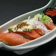 普通の回転寿司とは違った、本格的な回転寿司を味わってみませんか。旬の魚に厳選されたしゃり、ちょっと贅沢な気分でご堪能ください。