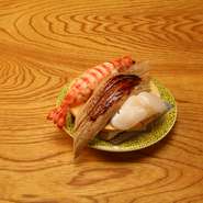 地場の新鮮な魚介を贅沢に使った本格派の寿司です。舌の肥えた地元のお客様をうならせる、旬の逸品をご堪能ください。