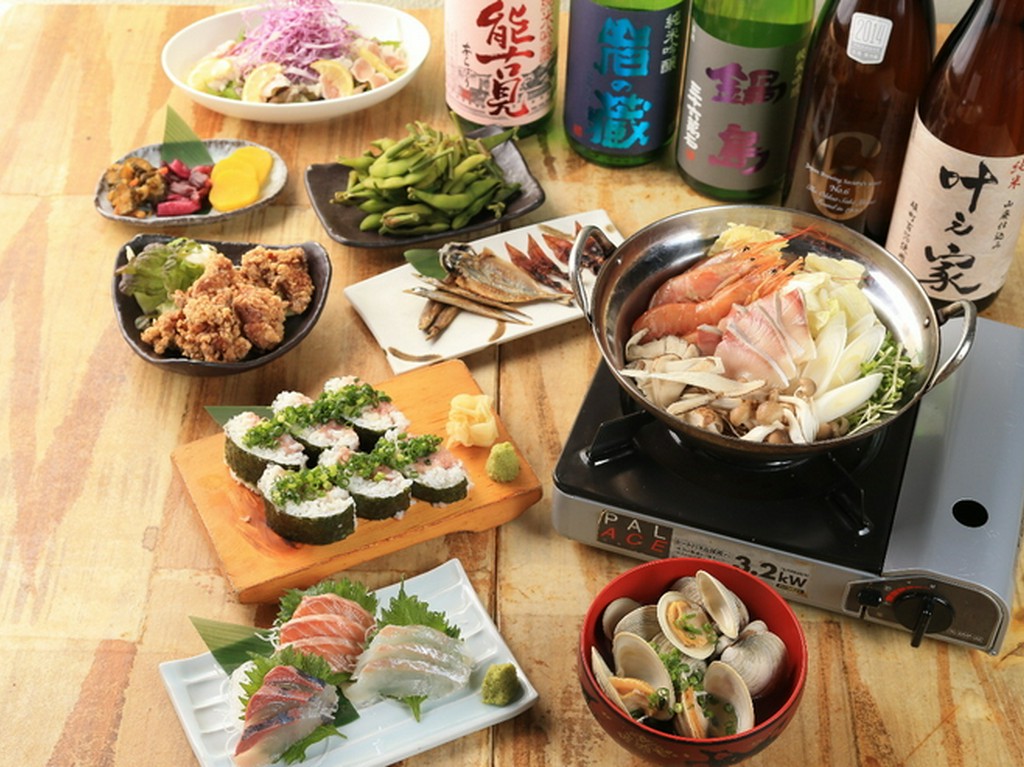 その日に築地などで仕入れた新鮮な魚介を使ったお刺身など、海鮮盛りだくさんのコースになっています！