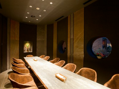 商談や会食など、ビジネスの場にもふさわしい多彩な料理