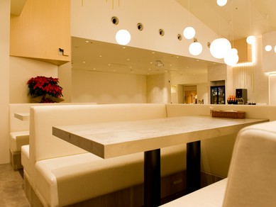 平日のランチタイム（11：00〜15：00）は、バイキングがお得