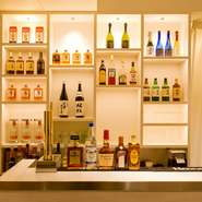 豊富に揃えたドリンク類は、飲み放題のみのオーダーが可能となっています。生ビールや紹興酒など、お酒好きな人にはたまらないラインアップ。1980円と手頃な価格なのも嬉しい。