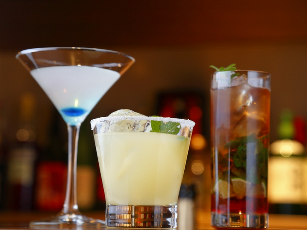 シェイカーの小気味よい音をBGMにカクテルを堪能