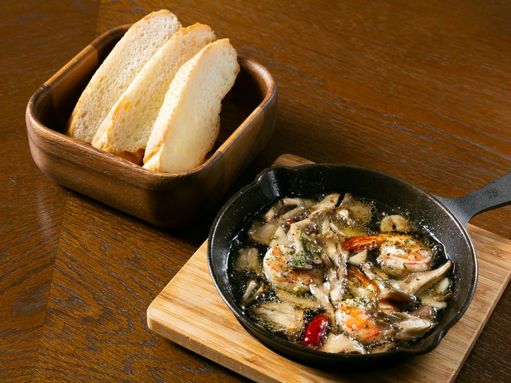 エビとにんにくの旨みを存分に感じる『エビのアヒージョ』