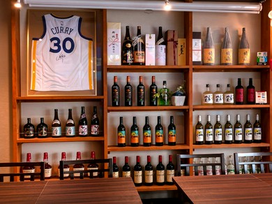 ソースによく合うワインに、人気のオリジナルレモンサワーも