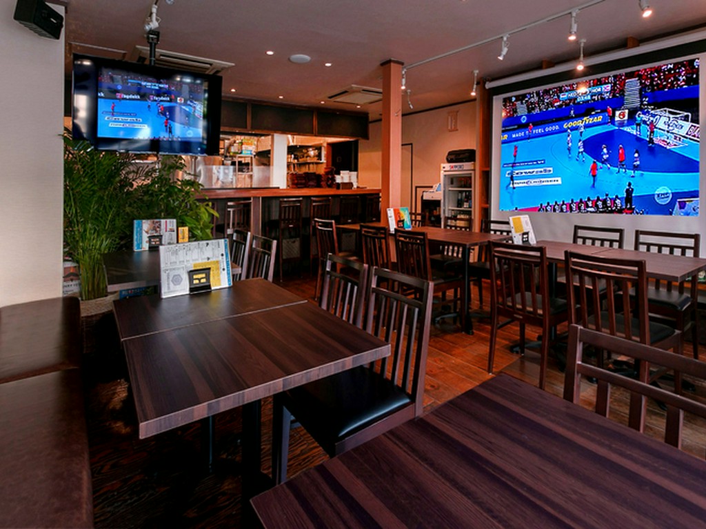 入りやすくゆったりとくつろげる、和モダンテイストの空間