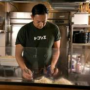 元アスリートの店主とスタッフが元気をくれる楽しい空間