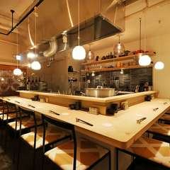 レトロモダンな空間がデートの雰囲気を盛り上げる、大人の隠れ家