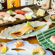 おまかせで旬の魚介を堪能する上質なコース。熟練の寿司職人による上質な握りと和食は「この品質がこんなにお値打ちでいいのか!?」と戸惑ってしまうかも知れません。季節感あふれるネタを存分に堪能できます。