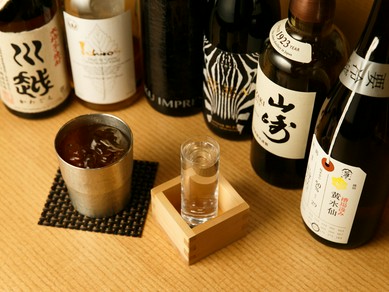 馬肉の旨みを引き立てる、豊富なラインナップのお酒