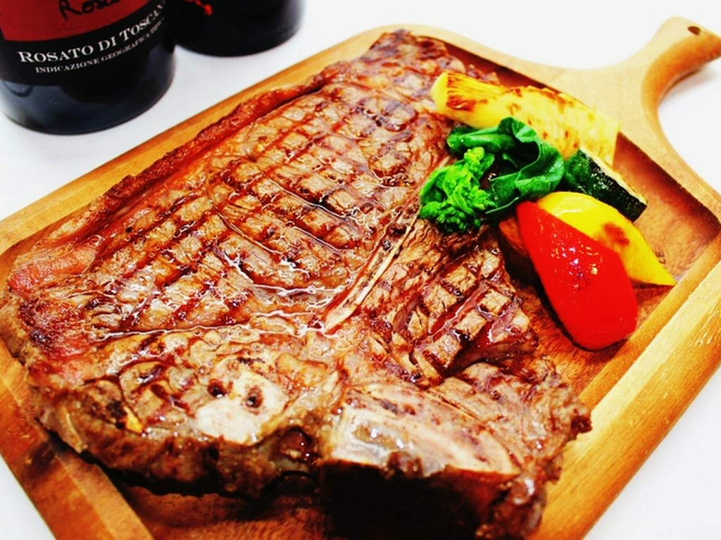 アメリカ産　アンガス牛のTボーンステーキ