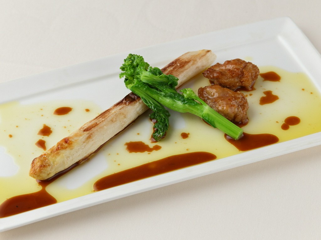 『ヴェネト産アスパラガスとリードヴォーのソテー　マルサラ酒のソース』