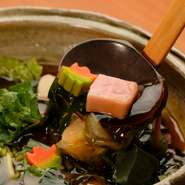 皮むき大豆から作る豆腐と旬の厳選野菜を合わせた『京都麸嘉の生麩あんかけ』