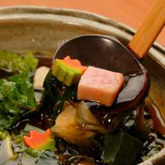 皮むき大豆から作る豆腐と旬の厳選野菜を合わせた『京都麸嘉の生麩あんかけ』