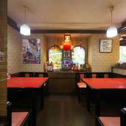 店内のところどころには、台湾風の装飾品が飾られており、台湾情緒溢れる空間となっています。個室も完備。いつもとは少し趣向を変えて、台湾の雰囲気と薬膳料理でのおもてなしはいかがでしょうか。