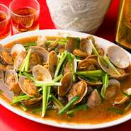 生姜や豆鼓、ニラ、豆板醤と一緒に炒めた、日頃の疲れを吹き飛ばす滋養強壮料理。豆鼓の香り、豆板醤のピリ辛さが味わえる、酒の肴におすすめの一品です。紹興酒と一緒にいかが。ご飯も進みます。