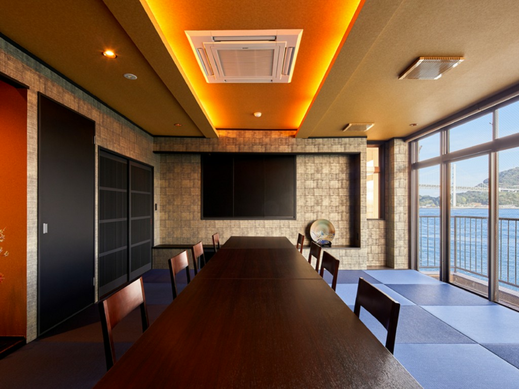 和の趣き大切にしたモダンな店内で、心尽くしの会食を