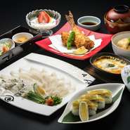 繊細な『とらふく刺し』や、意外な組み合わせで多くのファンを虜にする『とらふく白子ミニグラタン』。本店創業当初の味を引き継ぐ『ふくめはり寿司』など看板メニューを楽しめます。