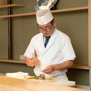 創業20余年を数える本店の旬楽館の味とこだわりを守りつつ、訪れる人が料理を堪能できるように配慮。美しい盛り付け、食べやすい大きさなどにこだわり、愛情込めた料理の提供に努めているそうです。