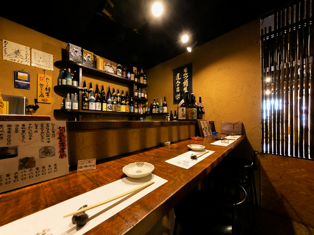 気さくな店主との会話を交えながら、ゆるりと酔いしれるひと時