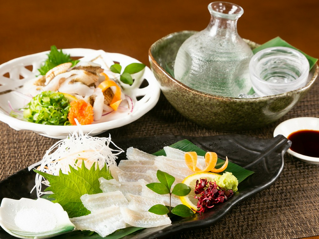 いけすの活魚介をリーズナブルに楽しめる、とっておきの隠れ家