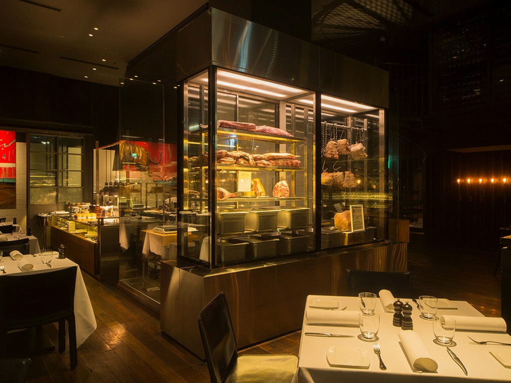 カスタムメイドのミートロッカーで熟成