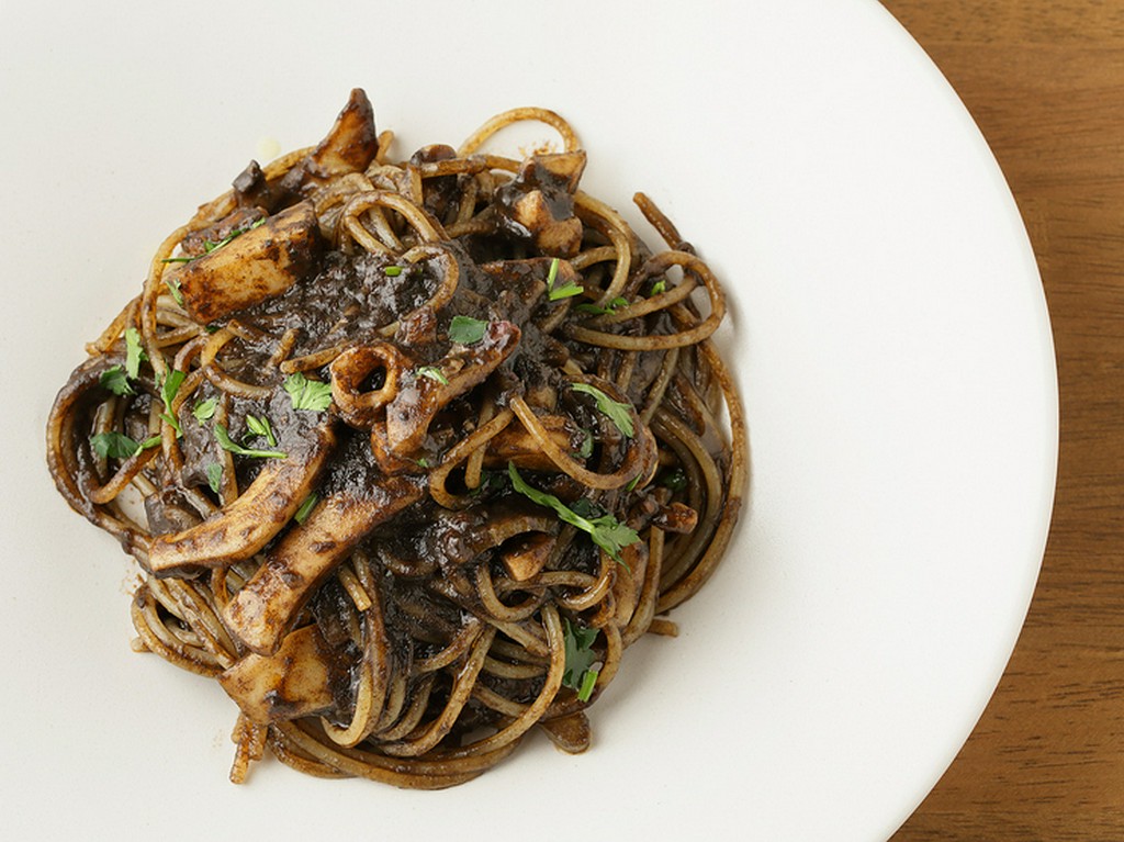 本場の味！　イカの旨みを丸ごと堪能『イカスミのスパゲッティ』