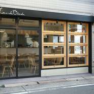 名古屋・浅間町にあり、元自転車屋さんをリノベした店。地域密着の店づくりを大事にし、料理・接客とも一人一人に合うサービスに精進。多彩なシーンでご利用いただき、長く愛される店づくりに励んでいます。