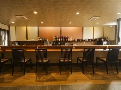 居酒屋と言うよりお洒落なバー。落ち着いた癒し空間が味わえる