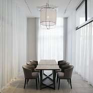 大阪西区での接待や会食に、確かな安心感と満足感をお約束。完全個室があり、ご商談などをスムーズに進められる設えも好評。幻の和牛「なにわ黒牛」の肉料理などで彩る『ディナーコース』がおすすめです。