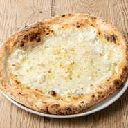 （モッツァレラ・ゴルゴンゾーラ・タレッジョ・パルミジャーノ・リコッタ・クリームチーズ・プロヴォラ）