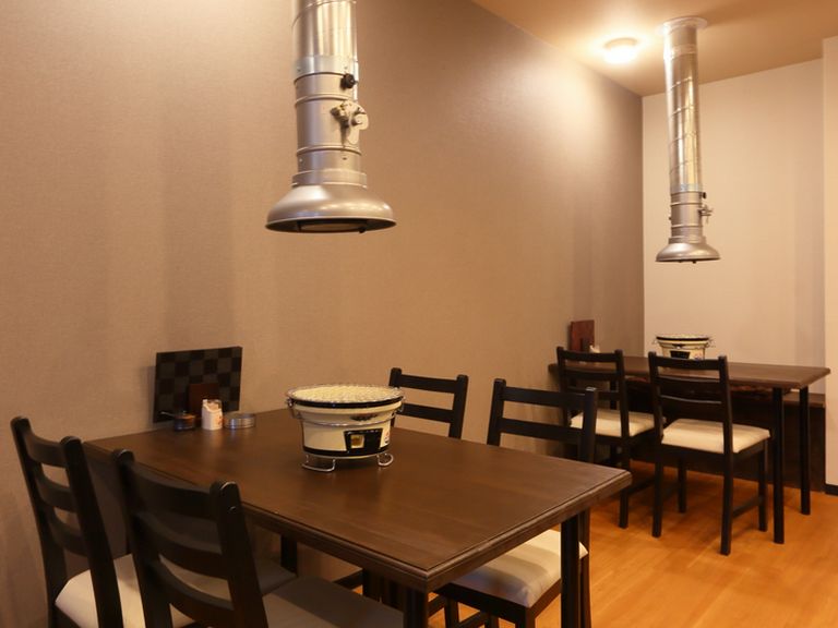 炭火の七輪焼きで、本格的な美味しい焼肉を家族で楽しめる