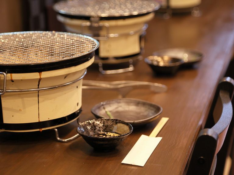 カウンターでゆるりと過ごす一人焼肉は何とも贅沢なひと時