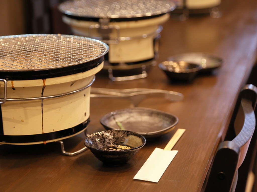 カウンターでゆるりと過ごす一人焼肉は何とも贅沢なひと時