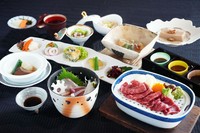 毎月献立が替わる、旬の食材をふんだんに使った懐石。日本料理ならではの季節の楽しみを、お皿の上に感じて五感で味わってみてください。
※写真はイメージです。
