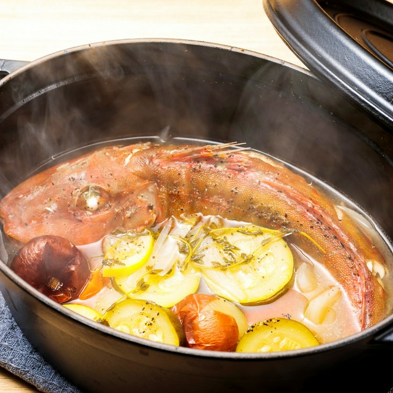 瀬戸内鮮魚を丸ごと１尾！大迫力のストウブ料理