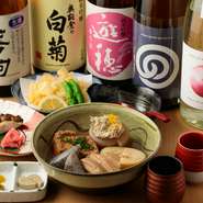 香りが穏やかな食中酒を中心に、多彩な日本酒を提供する【ふじひら】。新潟や富山、石川など地方の酒販店と独自のコネクションを持ち、希少な銘柄を仕入れる事も。種類豊富な日本酒に、舌鼓を打ってみませんか。