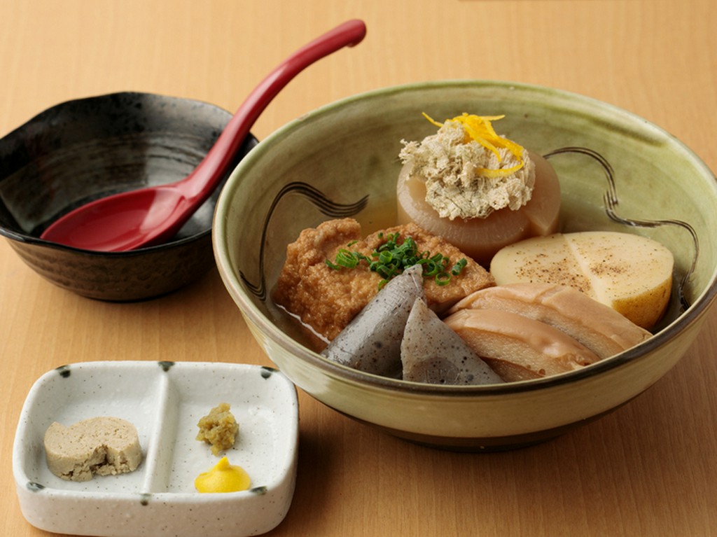 季節の素材をかつお昆布出汁で煮込んだ『おでん　おまかせ五種盛り』