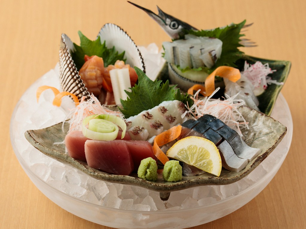 鮮度の良さが自慢。お店でも特に人気の『お造り　おまかせ五種盛り』