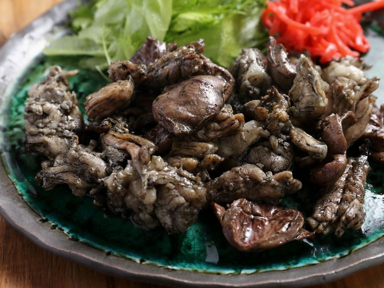 黒く燻されているのが美味しさの秘密『よき良焼き（大）』