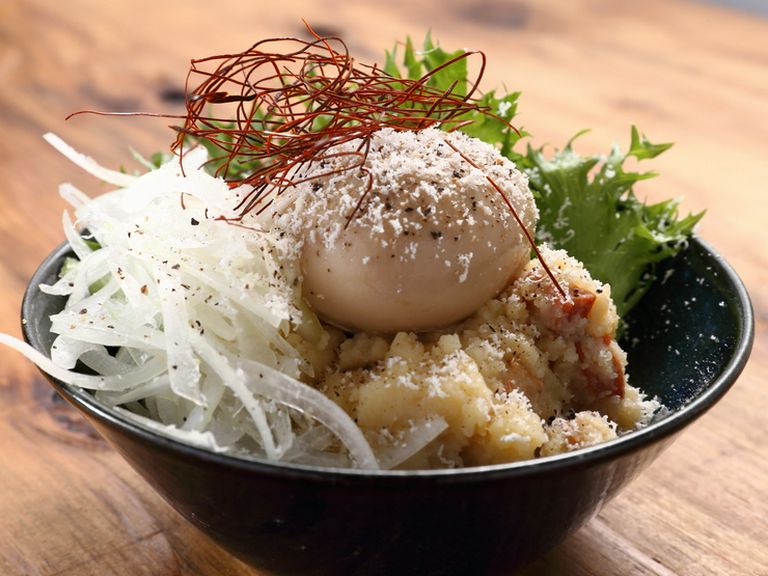 見た目のインパクトが楽しい『爆弾ポテトサラダ』